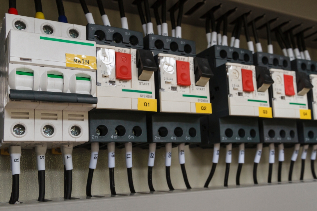fungsi dan cara kerja contactor