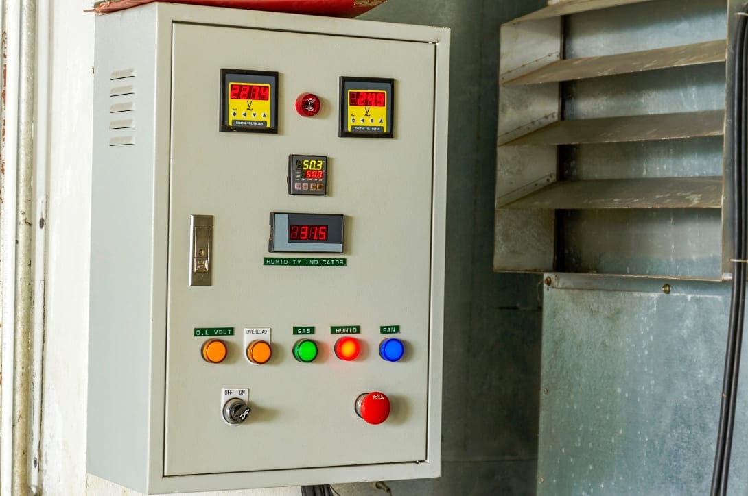fungsi panel listrik