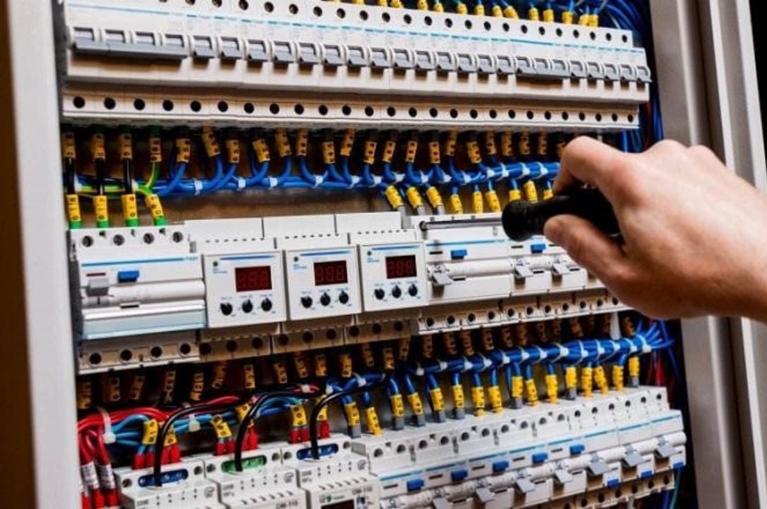 panel distribusi dan fungsinya