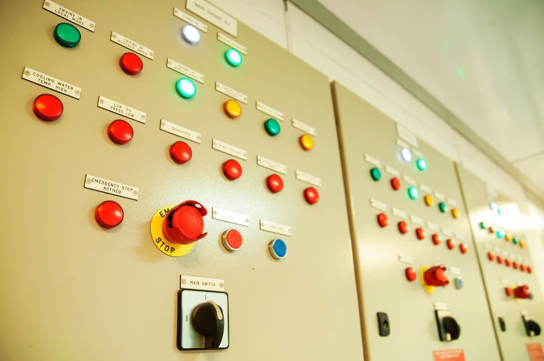 fungsi panel kontrol genset