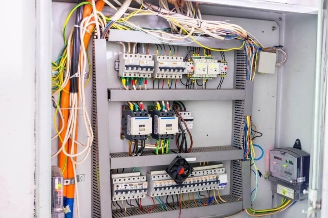penyedia panel listrik terbaik